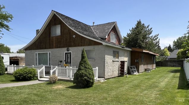 2020 E Falls Ave Twin Falls, ID House Active - Photo 1 of 14. Opens carousel modal