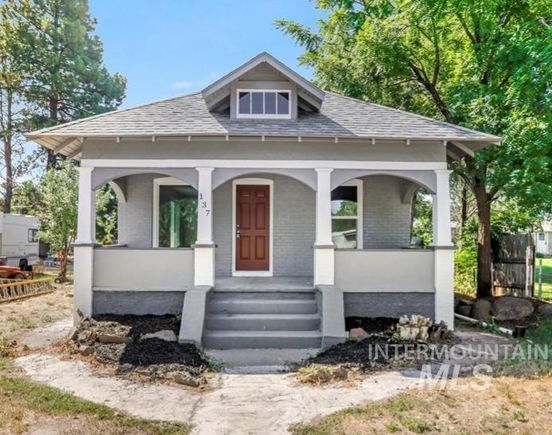 137 E Arthur Ave.