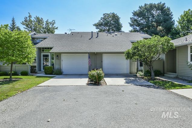 3182 Waterbury Lane