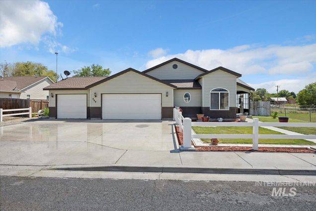 649 Old Farm Rd Buhl, ID House Active - Photo 1 of 38. Opens carousel modal