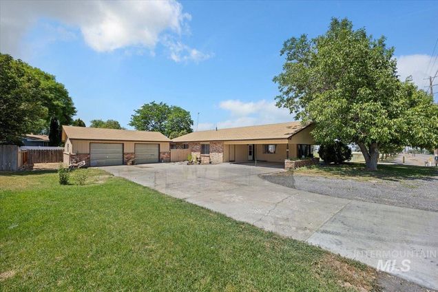 409 Clear Lakes Buhl, ID House Active - Photo 1 of 29. Opens carousel modal