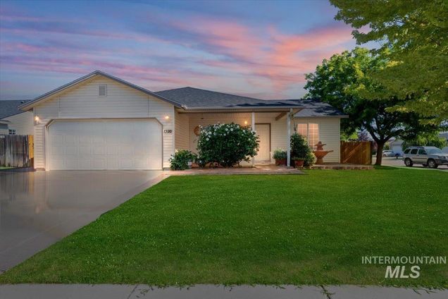 13788 Paraiso St Caldwell, ID House Active - Photo 1 of 30. Opens carousel modal