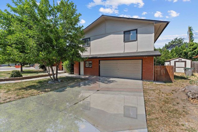 6322 W Lucky Lane Boise, ID House Active - Photo 1 of 35. Opens carousel modal