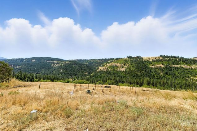 132 Wagon Wheel Rd. Harpster, ID House Active - Photo 1 of 38. Opens carousel modal