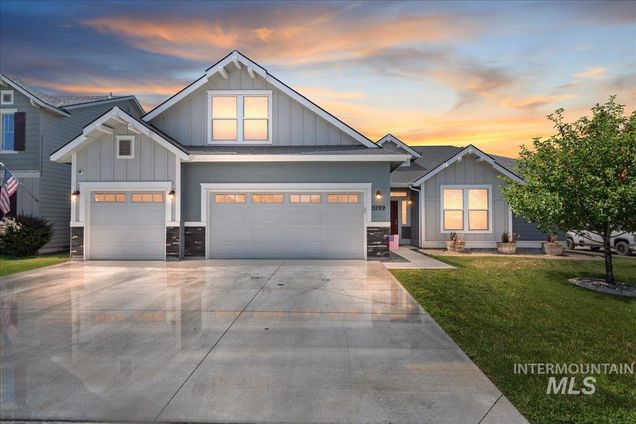5299 N Zamora Way