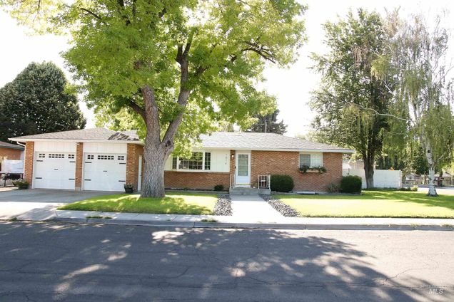 1014 Desert View Dr Twin Falls, ID House Active - Photo 1 of 31. Opens carousel modal