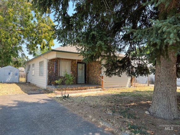 216 Maple St