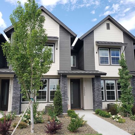1312 N Meadowglen
