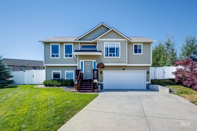 1815 Koda Ct Moscow, ID House Active - Photo 1 of 35. Opens carousel modal