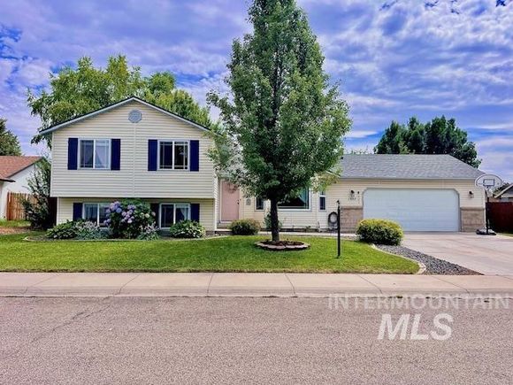 1377 W Gander Meridian, ID House Active - Photo 1 of 32. Opens carousel modal