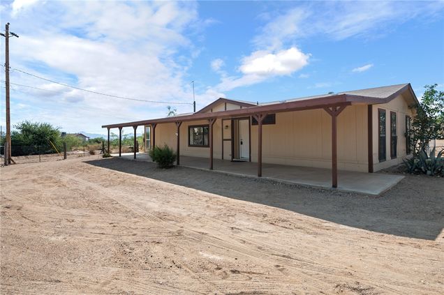 3277 N Kelvin Road Golden Valley, AZ House Active - Photo 1 of 26. Opens carousel modal