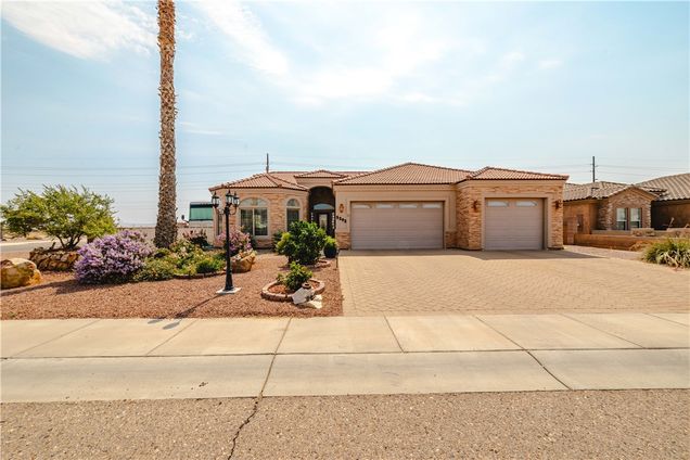 5292 N Sunny Ridge Lane Kingman, AZ House Active - Photo 1 of 59. Opens carousel modal