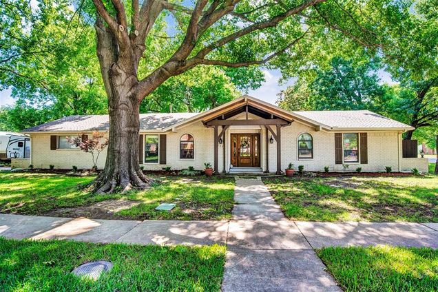 221 Westpark Drive S McKinney, TX House Sold - Photo 1 of 1. Opens carousel modal