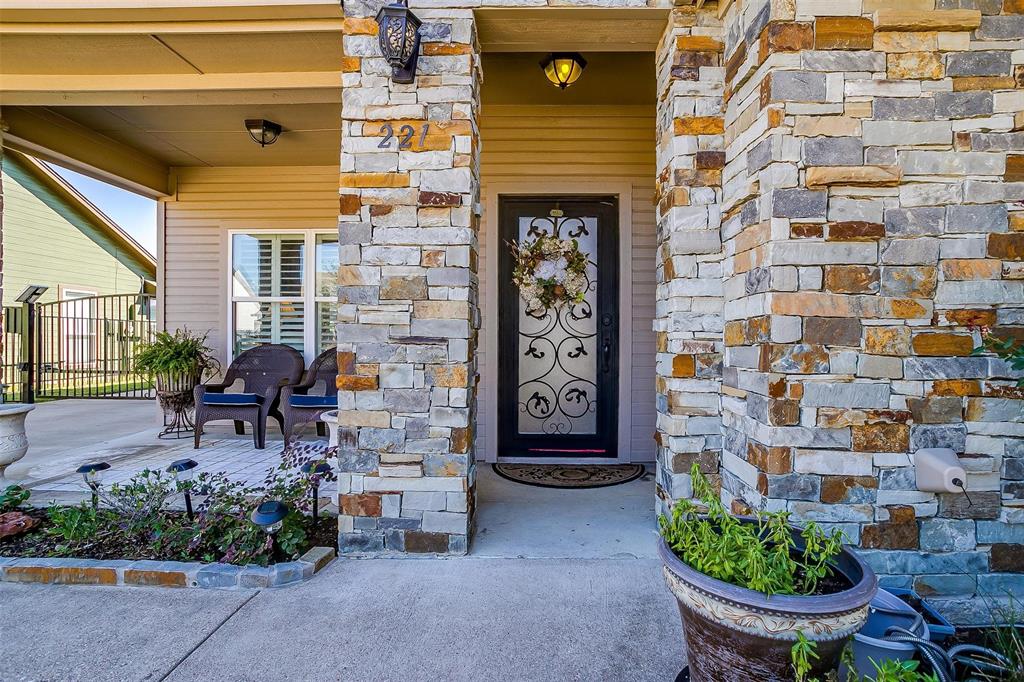 221 Tinker Trl, Burleson, TX 76028 Estately 🧡 MLS 20467938