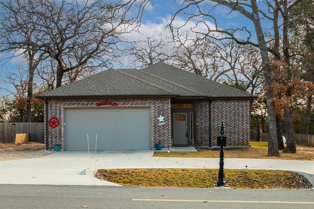 205 Comanche Dr  