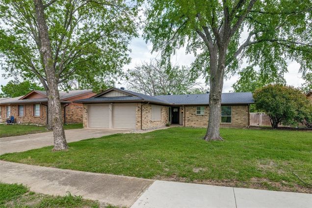 520 Lindo Drive Mesquite, TX House Contingent - Photo 1 of 12. Opens carousel modal