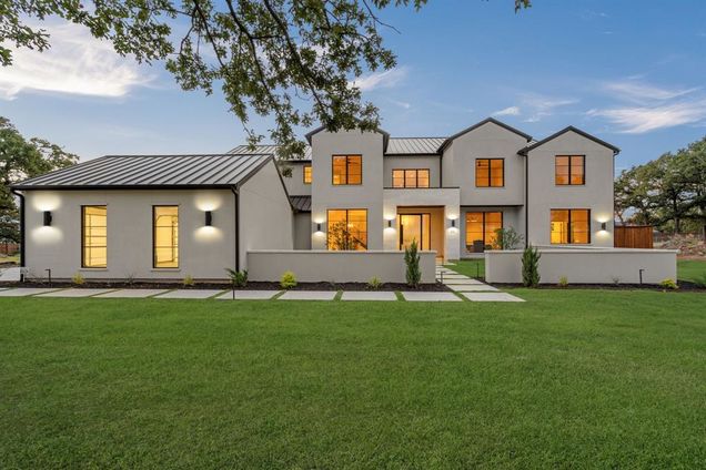 310 Shady Oaks Drive