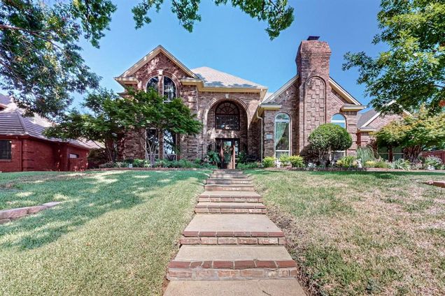 2121 Bay Club Drive