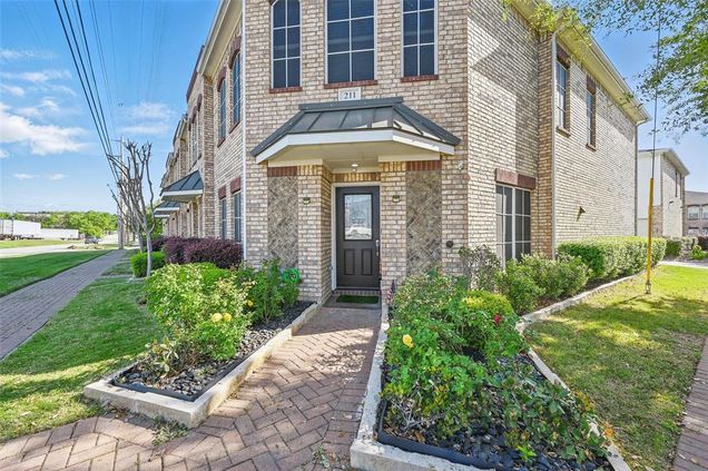 211 S Kealy Avenue Lewisville, TX Townhouse Sold - Photo 1 of 1. Opens carousel modal