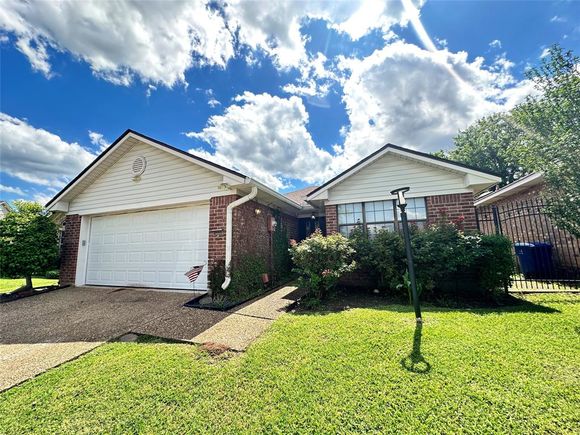 7846 Millicent Circle Shreveport, LA House Active - Photo 1 of 20. Opens carousel modal