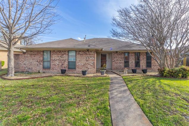 313 Quintana Drive Garland, TX House Active - Photo 1 of 16. Opens carousel modal