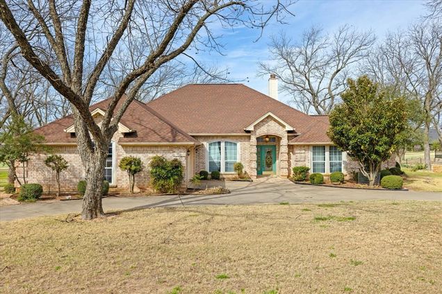 9612 Divot Drive Granbury, TX House Active - Photo 1 of 40. Opens carousel modal