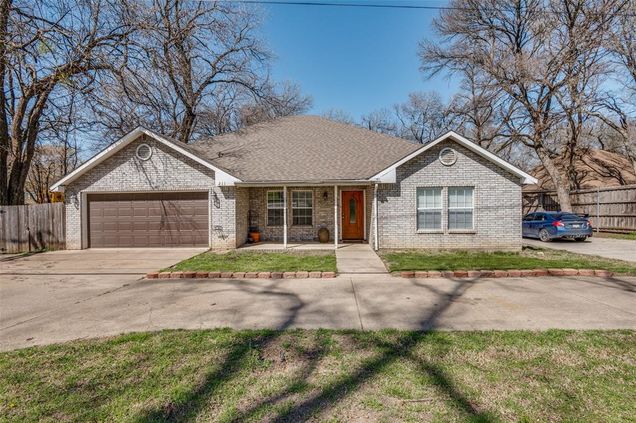 211 Ashford Lane Midlothian, TX House Active - Photo 1 of 25. Opens carousel modal