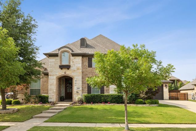 4924 Broiles Court Fort Worth, TX House Active - Photo 1 of 40. Opens carousel modal