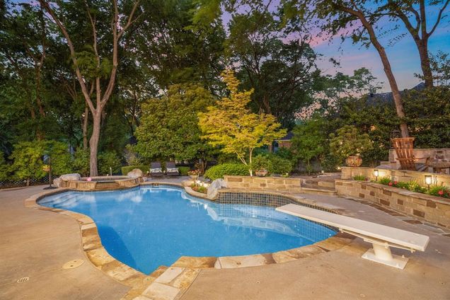 2203 Amherst Circle