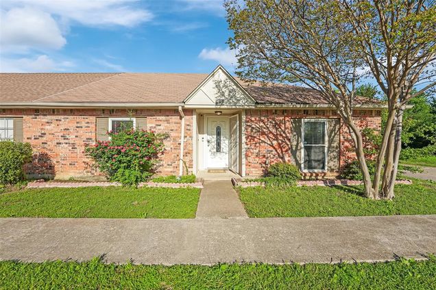 45 W Townhouse Lane
