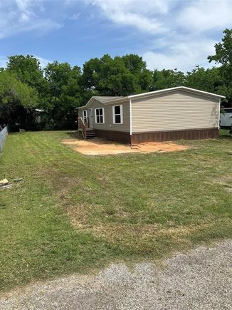 912 Pawnee Trail Granbury, TX House Active - Photo 1 of 22. Opens carousel modal