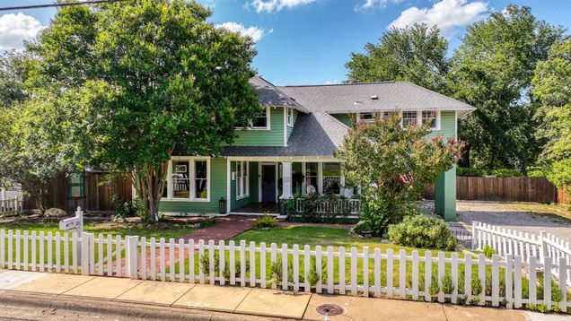 305 E Lee Avenue