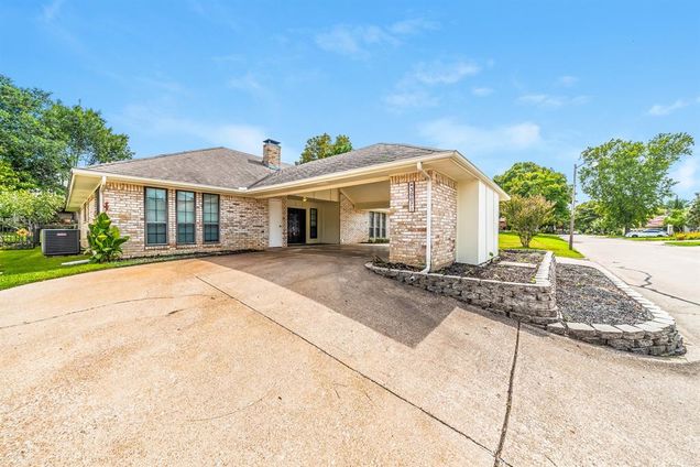 3007 Harbor Drive Rockwall, TX House Active - Photo 1 of 15. Opens carousel modal