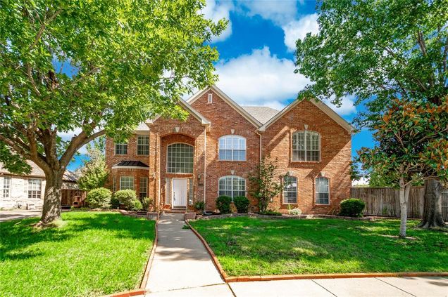 2700 Lake Crest Drive