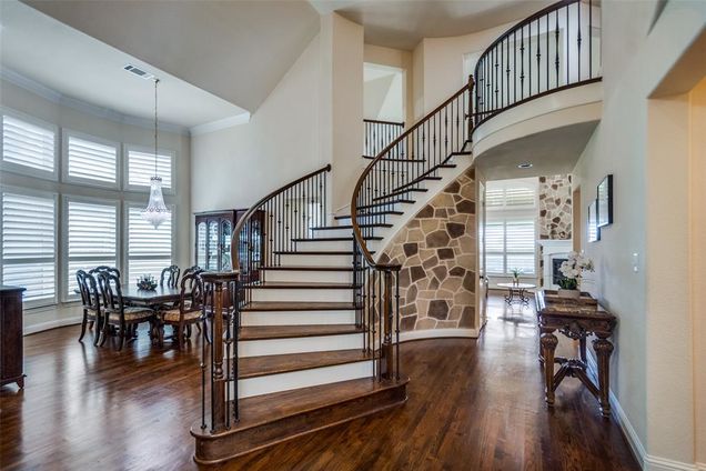 3548 Acropolis Way