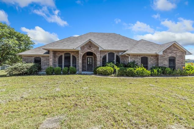 5282 Homeplace Lane Kaufman, TX House Active - Photo 1 of 27. Opens carousel modal