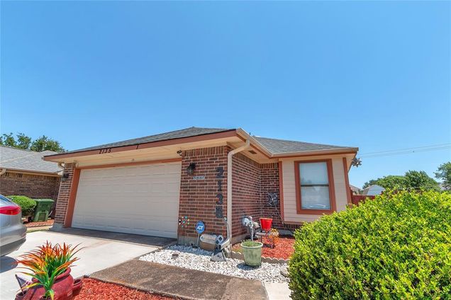 2135 Rose Cliff Lane