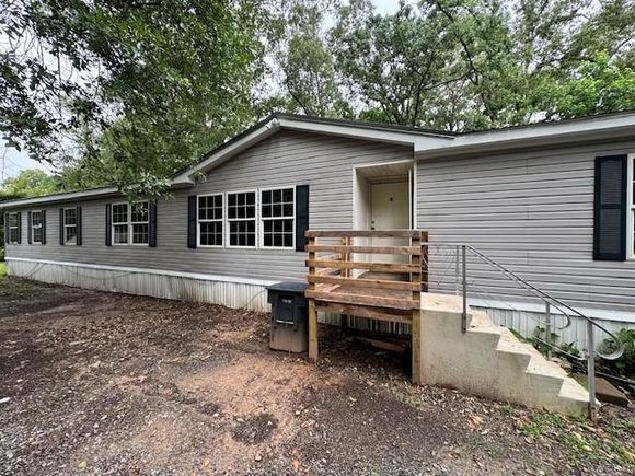 6655 Springlake Circle Shreveport, LA House Active - Photo 1 of 19. Opens carousel modal
