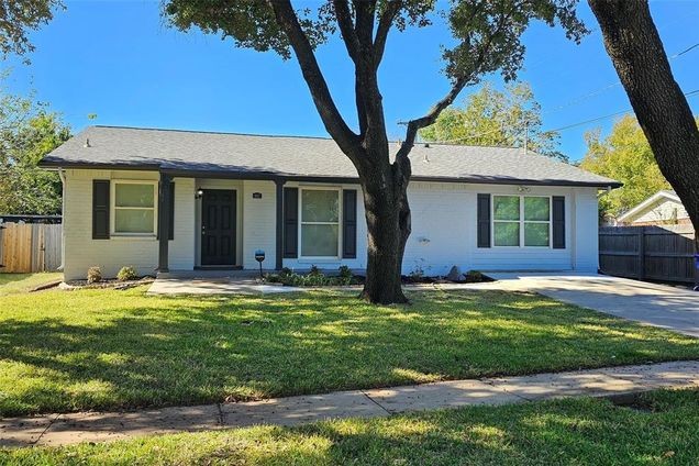 602 Hillcrest Street Mansfield, TX House Active - Photo 1 of 22. Opens carousel modal