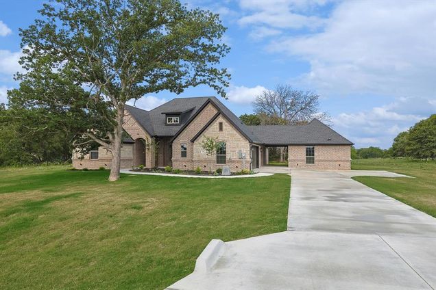 2084 Glenhollow Drive Weatherford, TX House Active - Photo 1 of 31. Opens carousel modal