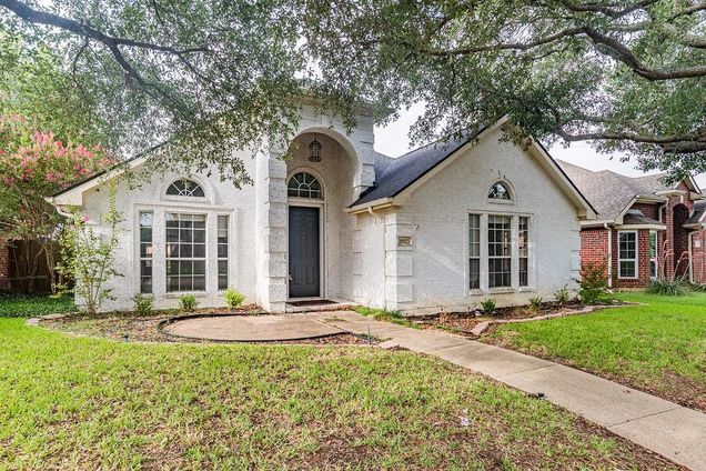 1925 Crestlake Drive Rockwall, TX House Active - Photo 1 of 23. Opens carousel modal
