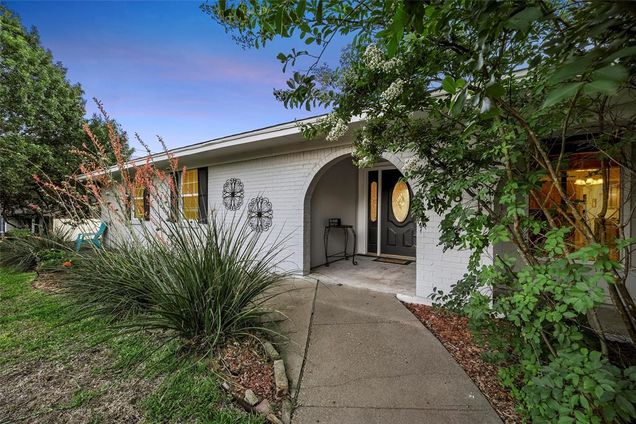408 Wooded Crest Drive Woodway, TX House Pending - Photo 1 of 29. Opens carousel modal
