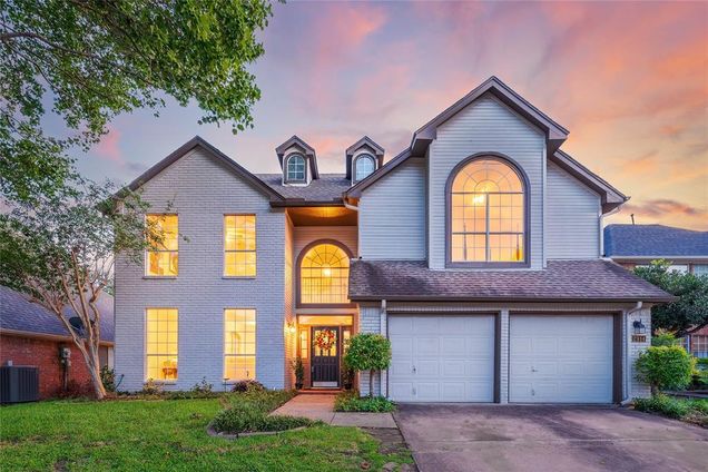 2914 Stonepointe McKinney, TX House Contingent - Photo 1 of 39. Opens carousel modal