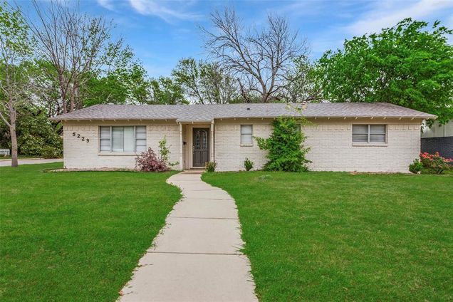 5229 Rutland Avenue Fort Worth, TX House Active - Photo 1 of 31. Opens carousel modal