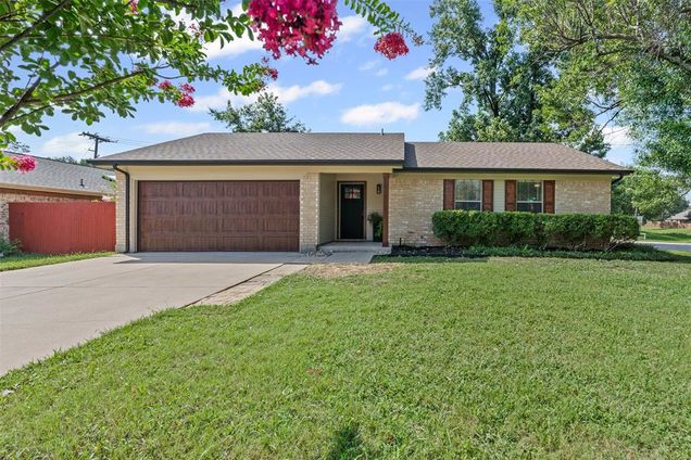 900 Hollow Creek Road Burleson, TX House Active - Photo 1 of 21. Opens carousel modal