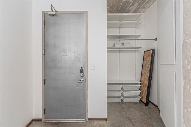 1122 Jackson Street Unit 914 Dallas, TX Condo Active - Photo 1 of 19. Opens carousel modal