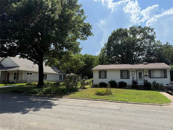 1615 Oak Street McKinney, TX Plot of land Active - Photo 1 of 6. Opens carousel modal