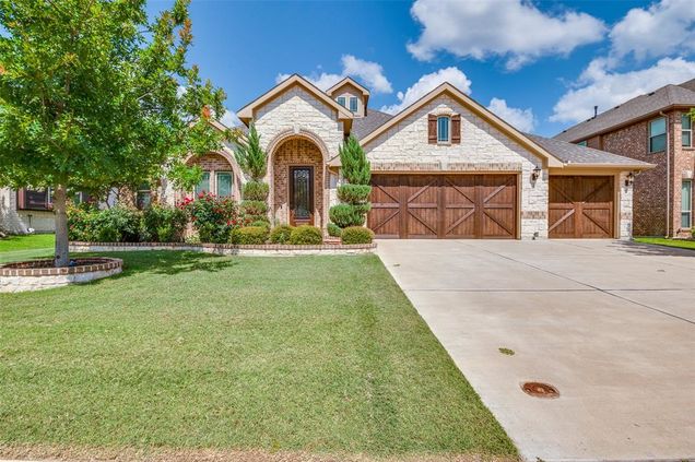 7532 Lynnwood Drive Grand Prairie, TX House Active - Photo 1 of 28. Opens carousel modal