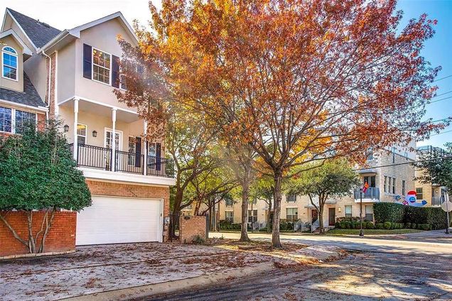 5720 La Vista Drive Dallas, TX House Active - Photo 1 of 23. Opens carousel modal