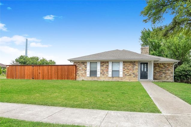 5401 Edgewater Circle Rowlett, TX House Active - Photo 1 of 16. Opens carousel modal
